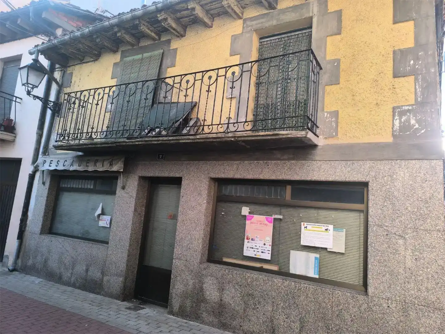 Vista exterior de Local en venta en San Leonardo de Yagüe