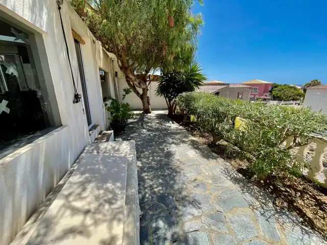 Vista exterior de Casa adosada en venda en Granadilla de Abona amb Jardí privat, Terrassa i Piscina