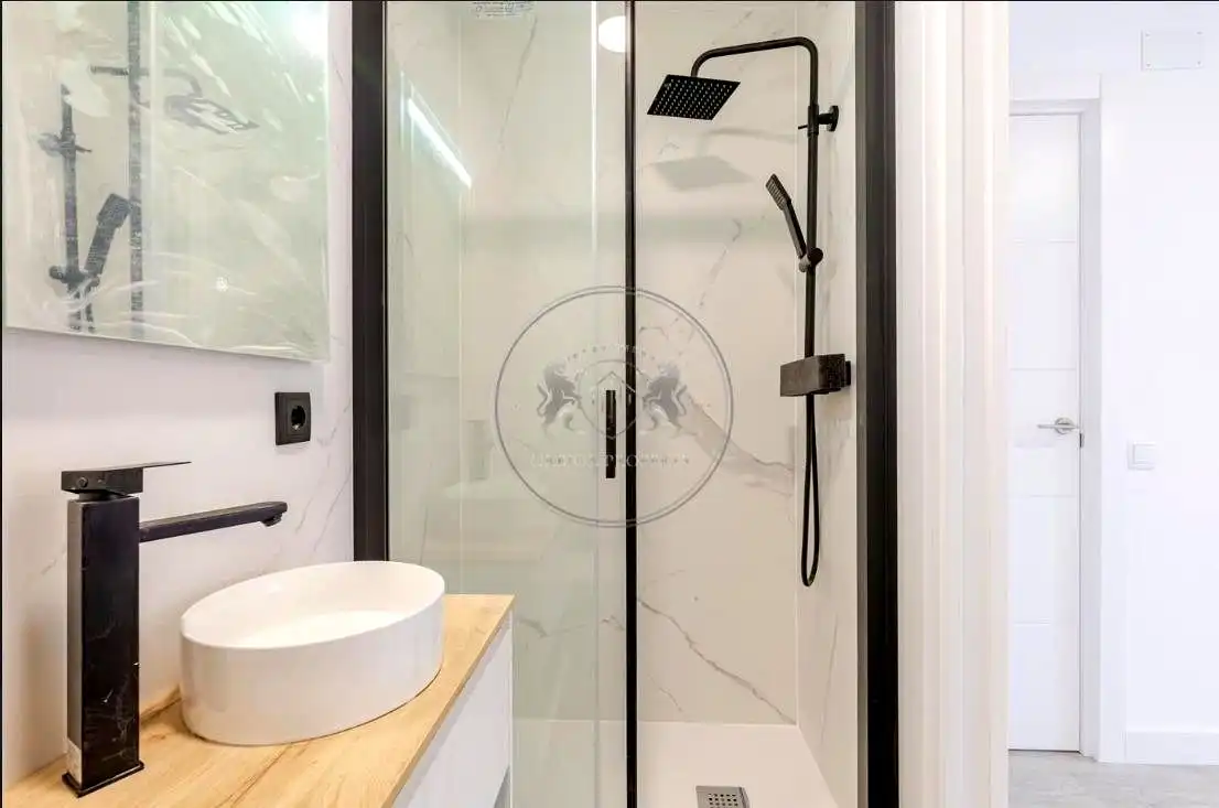 Bathroom of Flat for sale in Valdemoro  with Air Conditioner and Heating