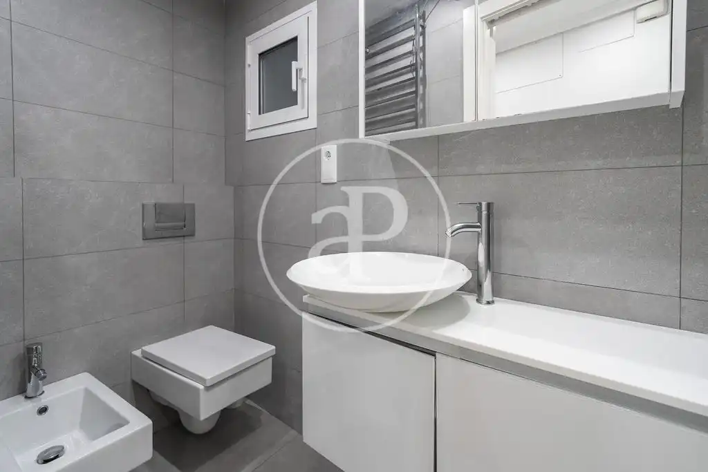 Baño de Piso de alquiler en Valencia con Aire acondicionado, Calefacción y Terraza