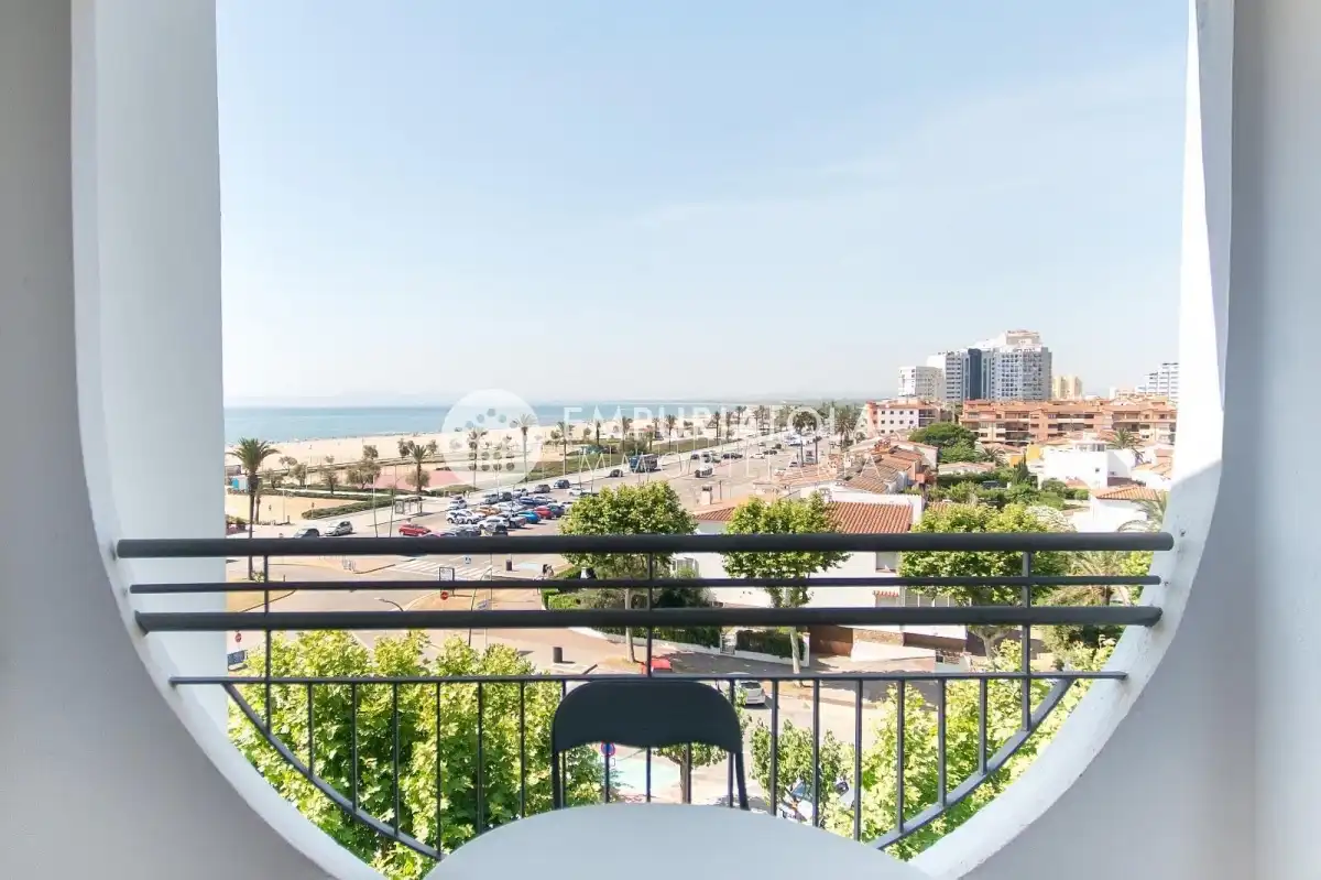 Habitación de Apartamento en venta en Empuriabrava con Aire acondicionado, Jardín privado y Amueblado
