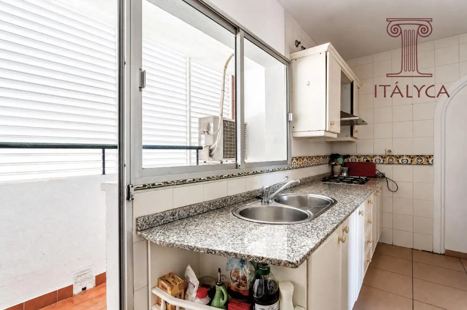 Kitchen of Flat for sale in Sevilla  with Air Conditioner, Heating and Terrace