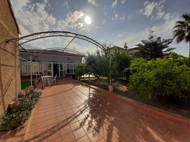 Detached house with garden for sale in Oliva pueblo