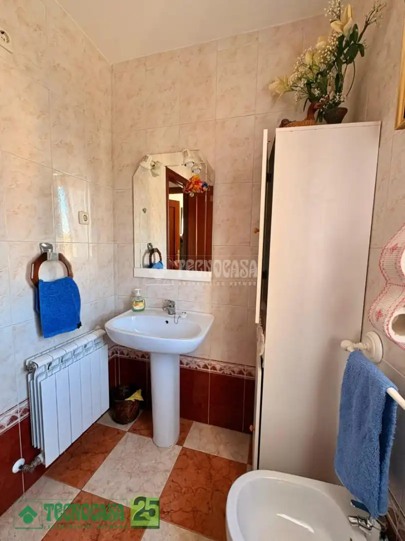 Baño de Casa adosada en venta en Lillo con Calefacción
