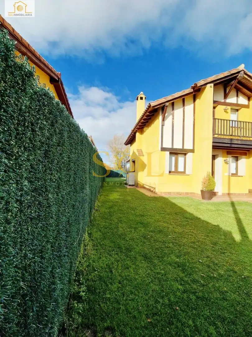 Jardín de Casa o chalet en venta en Villaquilambre con Calefacción, Jardín privado y Parquet