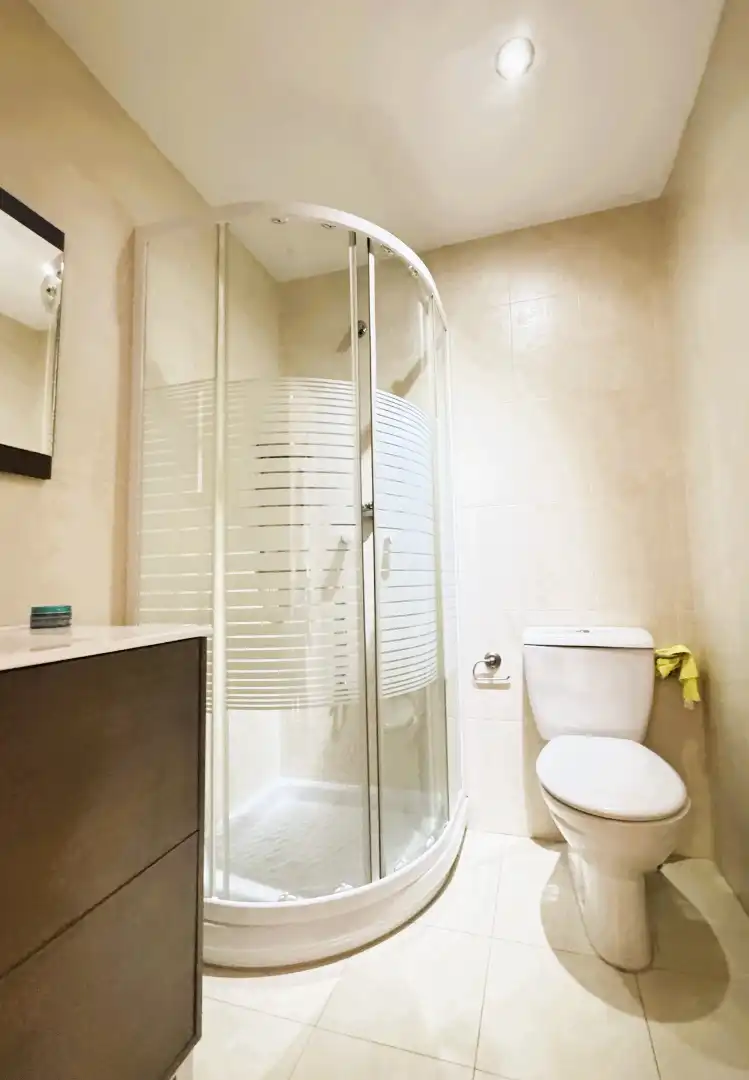 Baño de Ático en venta en Avilés con Calefacción, Parquet y Terraza