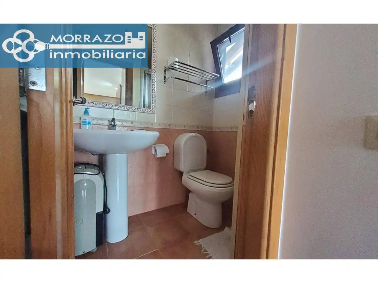 Badezimmer von Fabrikhallen zum Verkauf in Cangas 