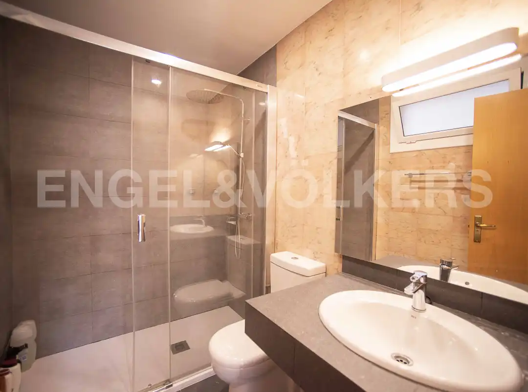 Bathroom of Flat for rent in Barcelona  with Air Conditioner, Heating and Parquet flooring
