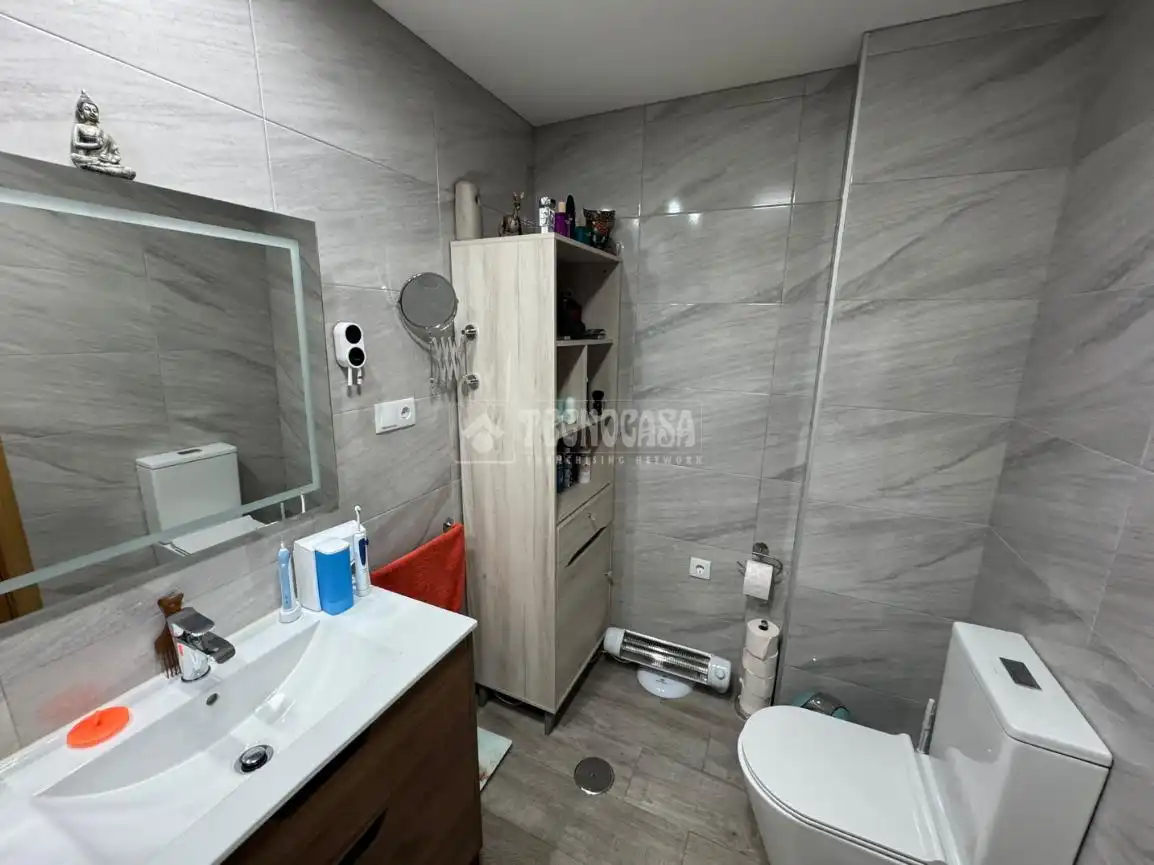 Badezimmer von Wohnung zum Verkauf in Villafranca de los Barros mit Klimaanlage, Heizung und Terrasse