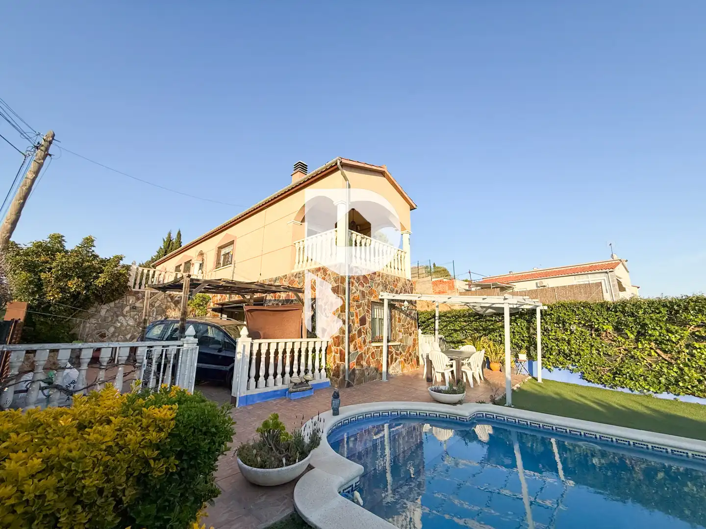 Vista exterior de Casa o xalet en venda en Sant Esteve Sesrovires amb Aire condicionat, Calefacció i Jardí privat