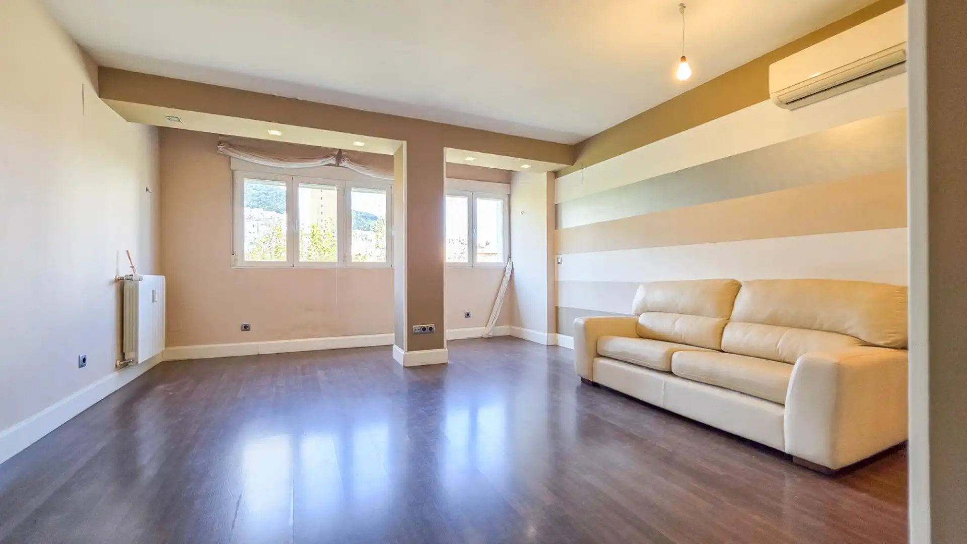 Wohnzimmer von Wohnung zum Verkauf in  Jaén Capital mit Klimaanlage und Heizung