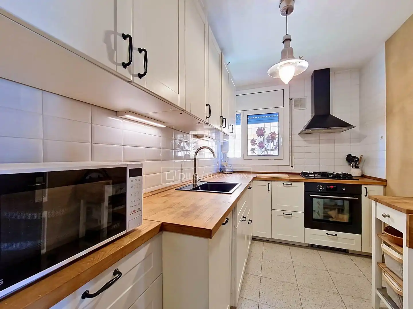 Kitchen of Flat for sale in Vilanova i la Geltrú  with Air Conditioner, Heating and Terrace