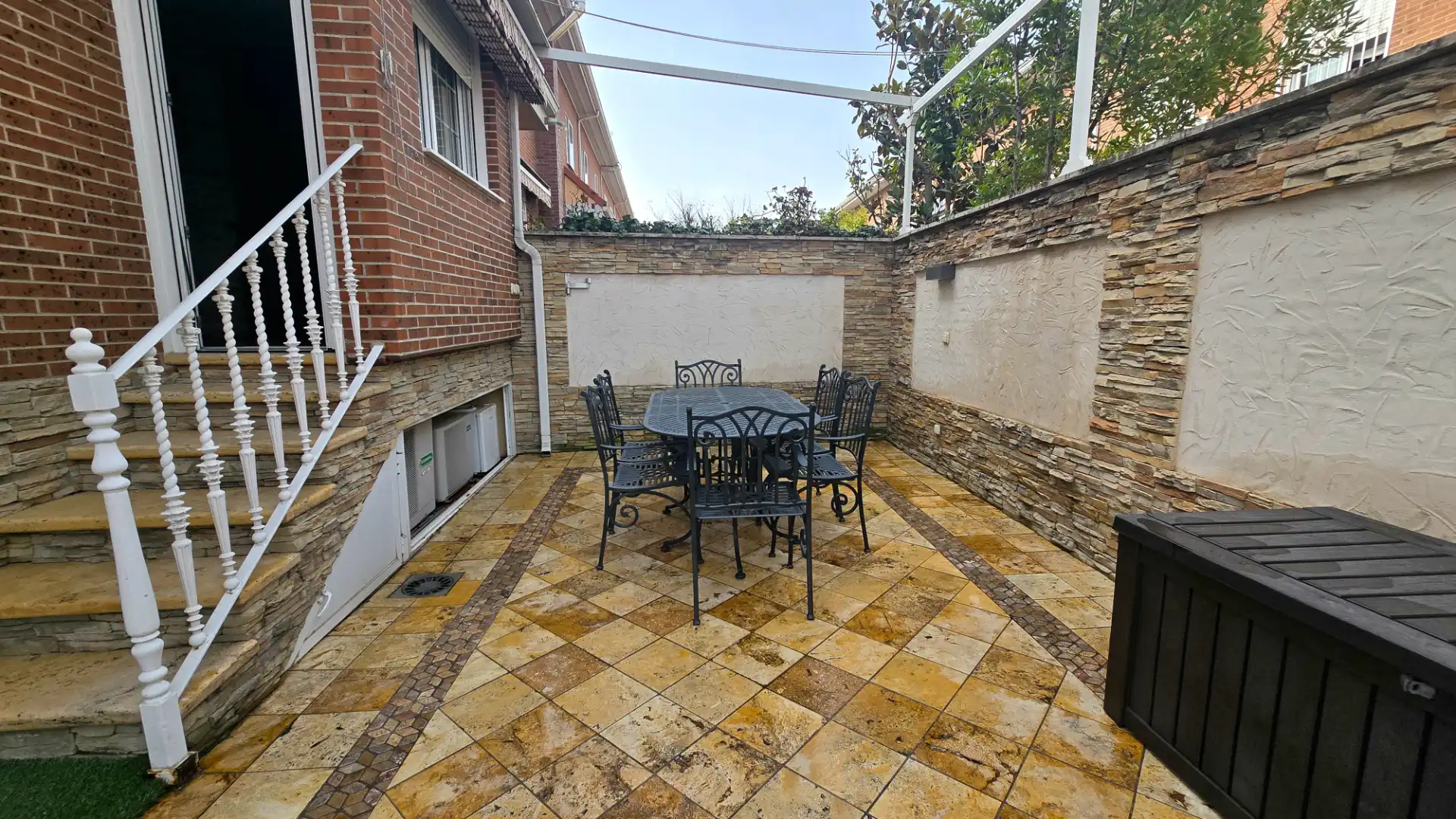 Terraza de Casa adosada en venta en Alcalá de Henares con Aire acondicionado, Calefacción y Jardín privado