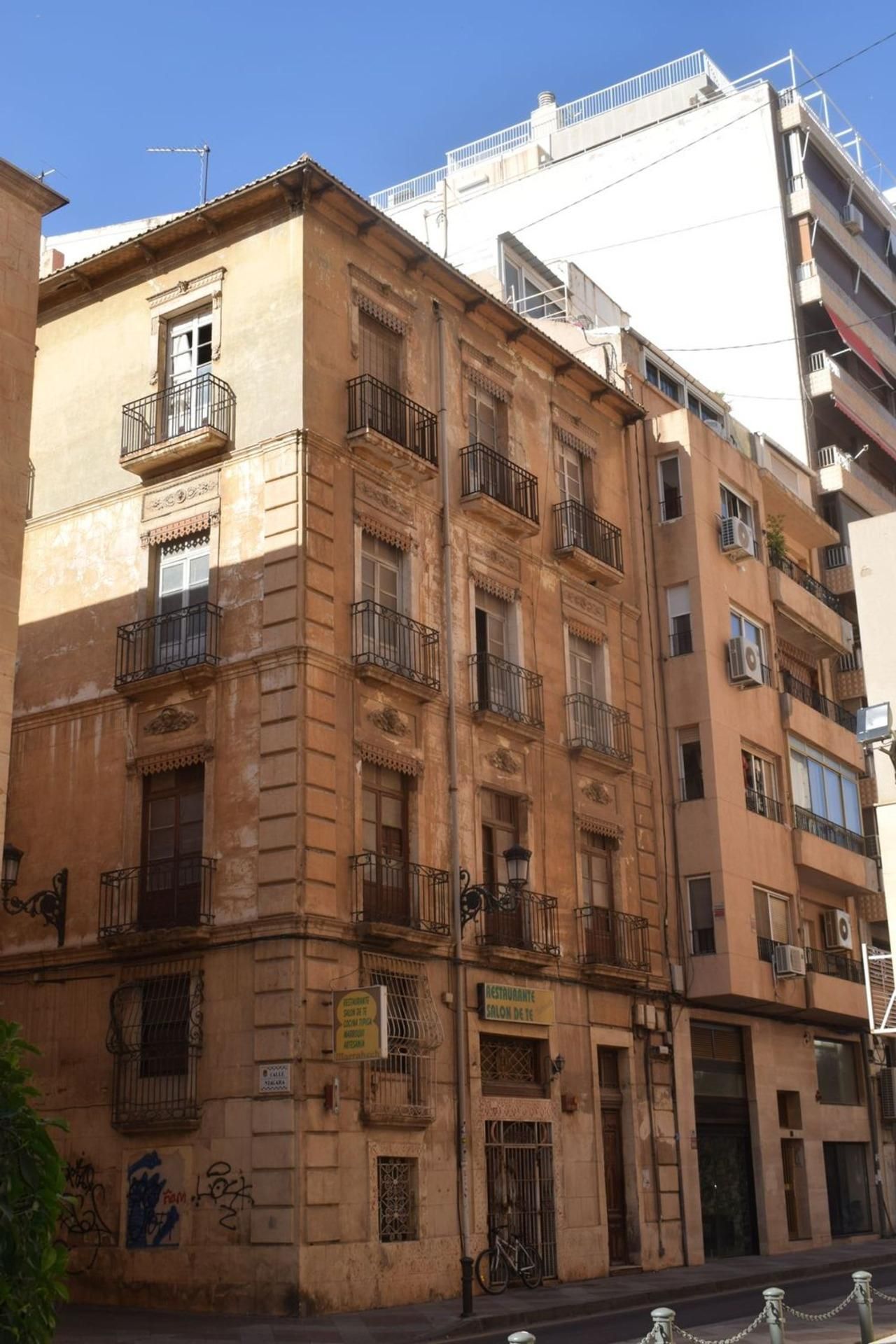 Vista exterior de Edifici en venda en Alicante / Alacant