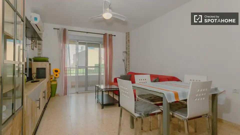 Sala d'estar de Pis de lloguer en Valencia amb Aire condicionat, Calefacció i Moblat