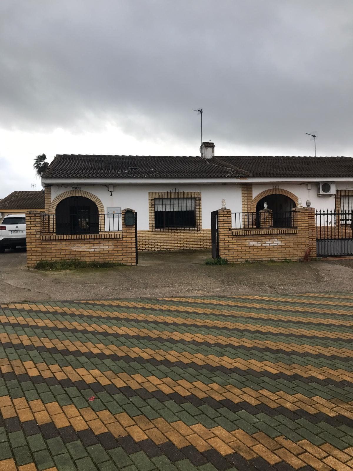 Vista exterior de Casa o xalet en venda en  Córdoba Capital amb Jardí privat, Terrassa i Traster