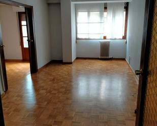 Sala d'estar de Pis de lloguer en  Zaragoza Capital amb Calefacció, Parquet i Forn