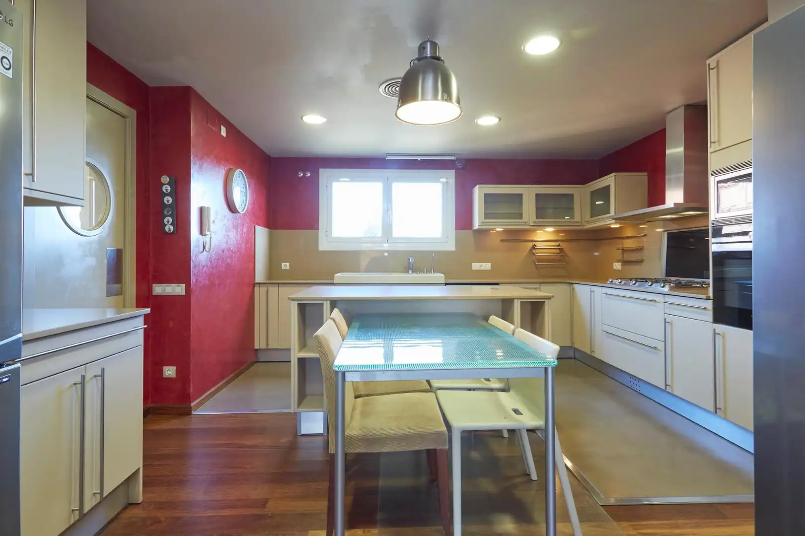 Küche von Wohnung zur Miete in Barcelona mit Klimaanlage, Terrasse und Abstellraum