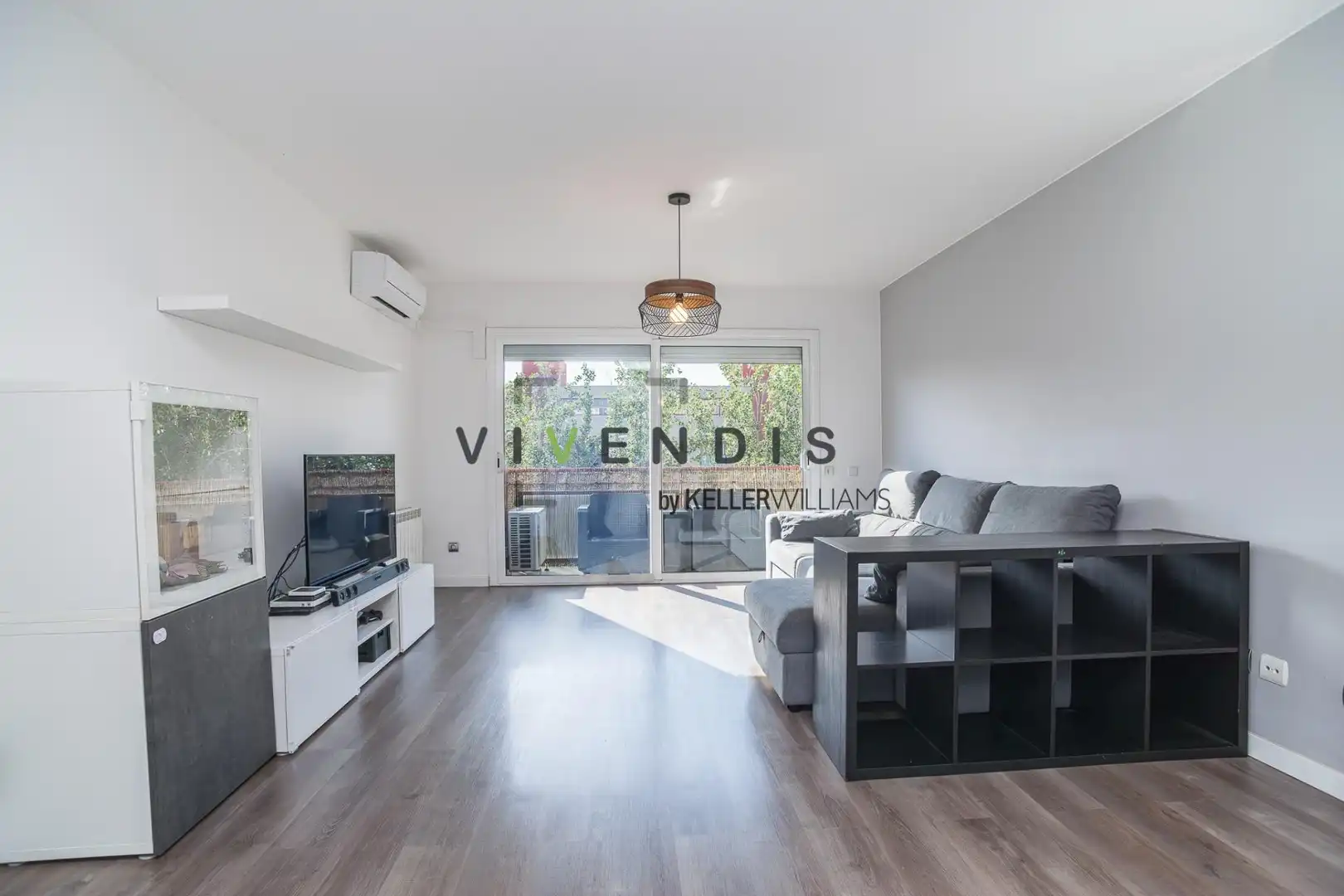 Living room of Flat for sale in Martorell  with Parquet flooring, Terrace and Balcony