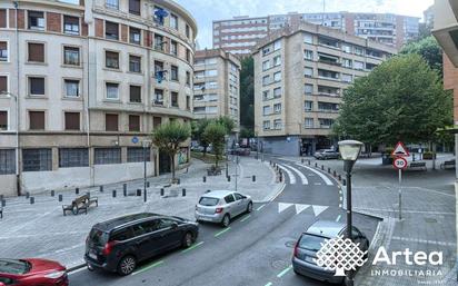 Vista exterior de Pis en venda en Bilbao  amb Calefacció