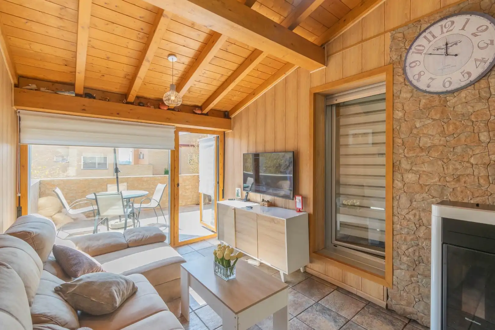 Sala d'estar de Casa adosada en venda en Beriáin amb Calefacció, Jardí privat i Terrassa