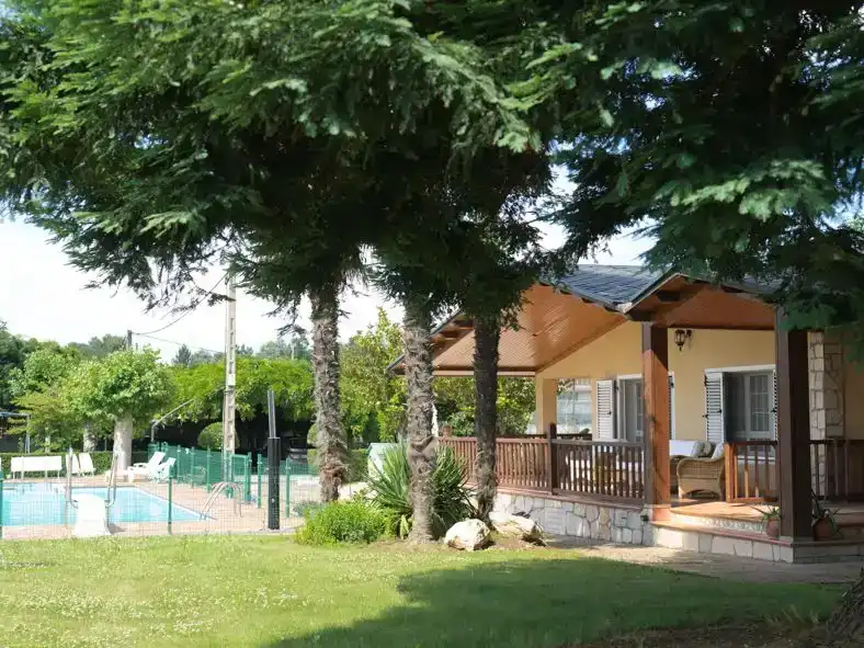 Jardí de Casa o xalet en venda en Ponferrada amb Piscina i Balcó