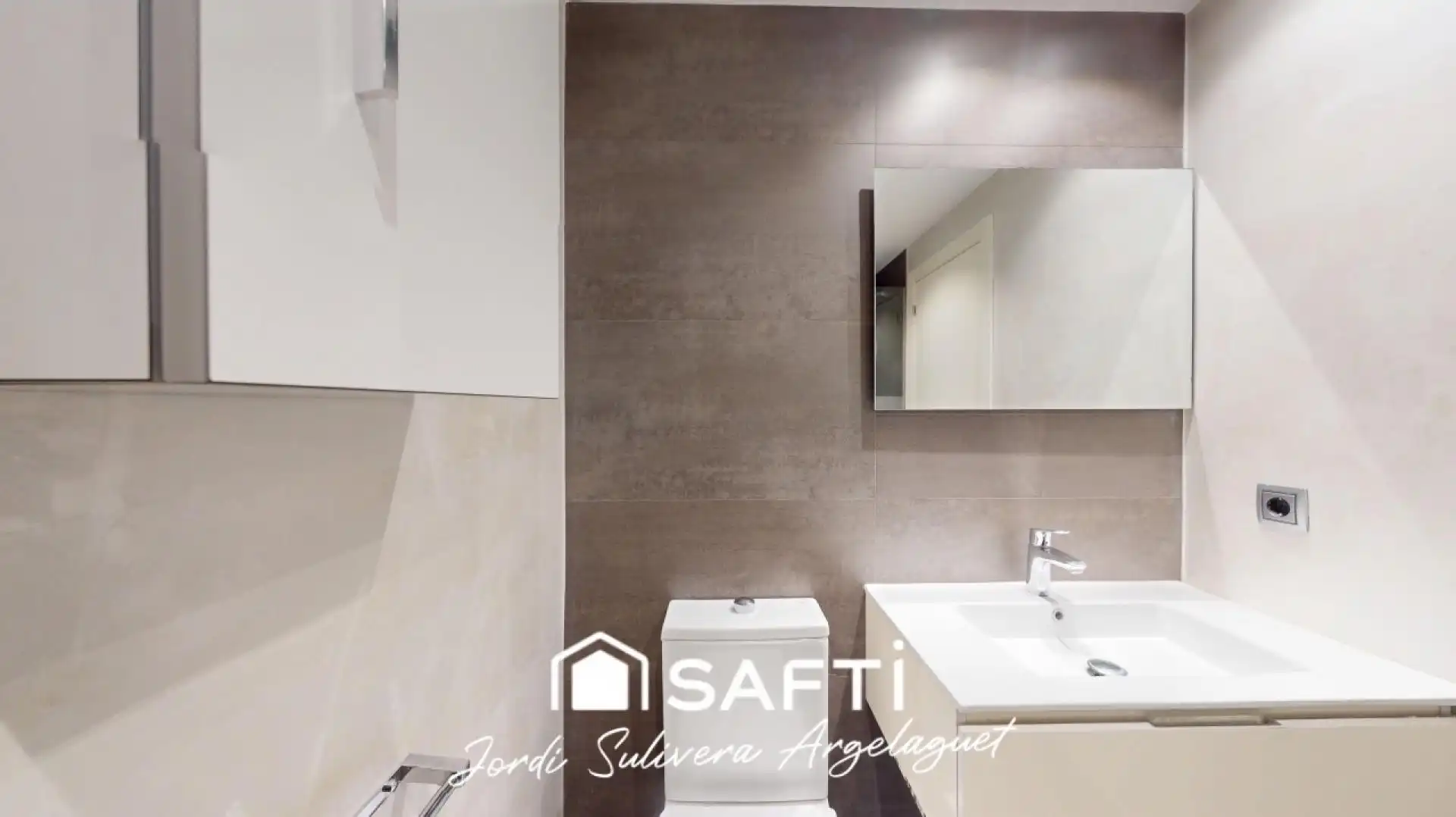 Baño de Piso en venta en Girona con Aire acondicionado, Calefacción y Terraza