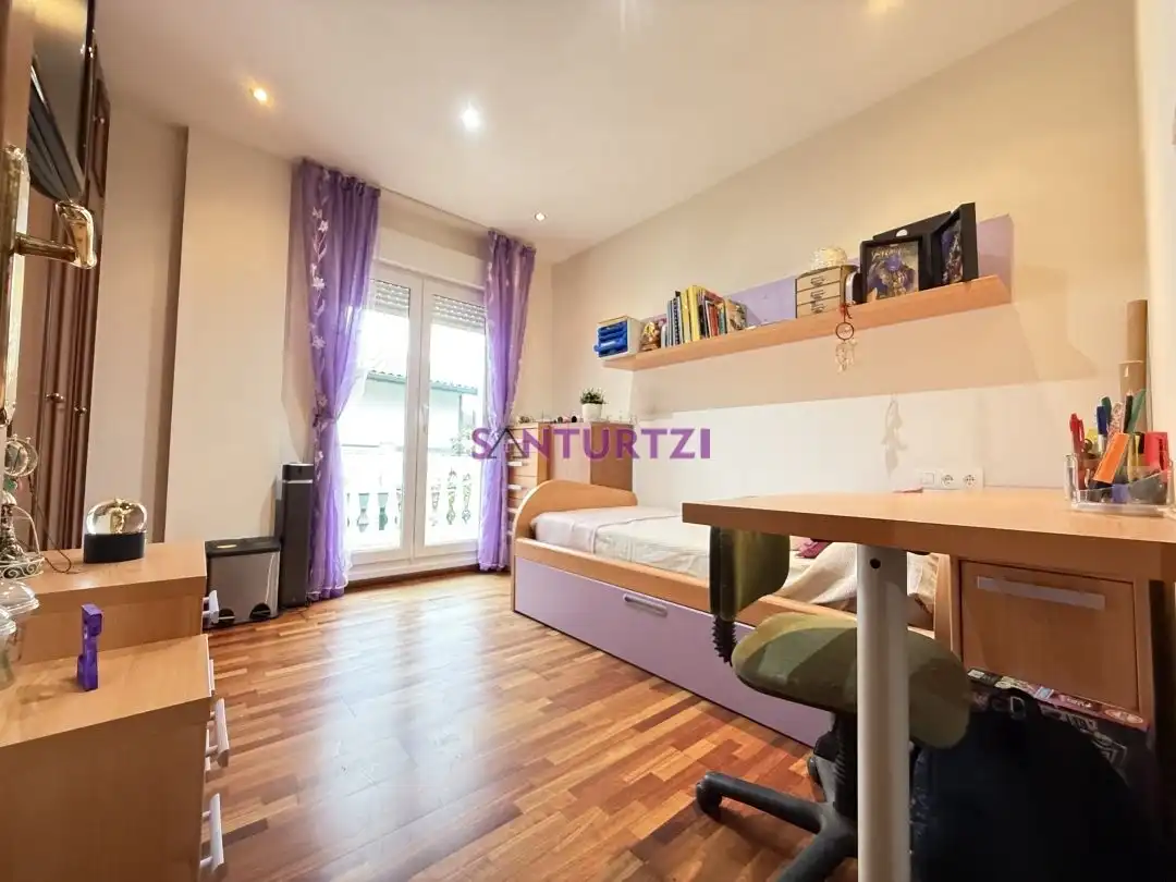 Bedroom of Detached homes for sale in Castro-Urdiales  with Heating, Terrace and Furnished