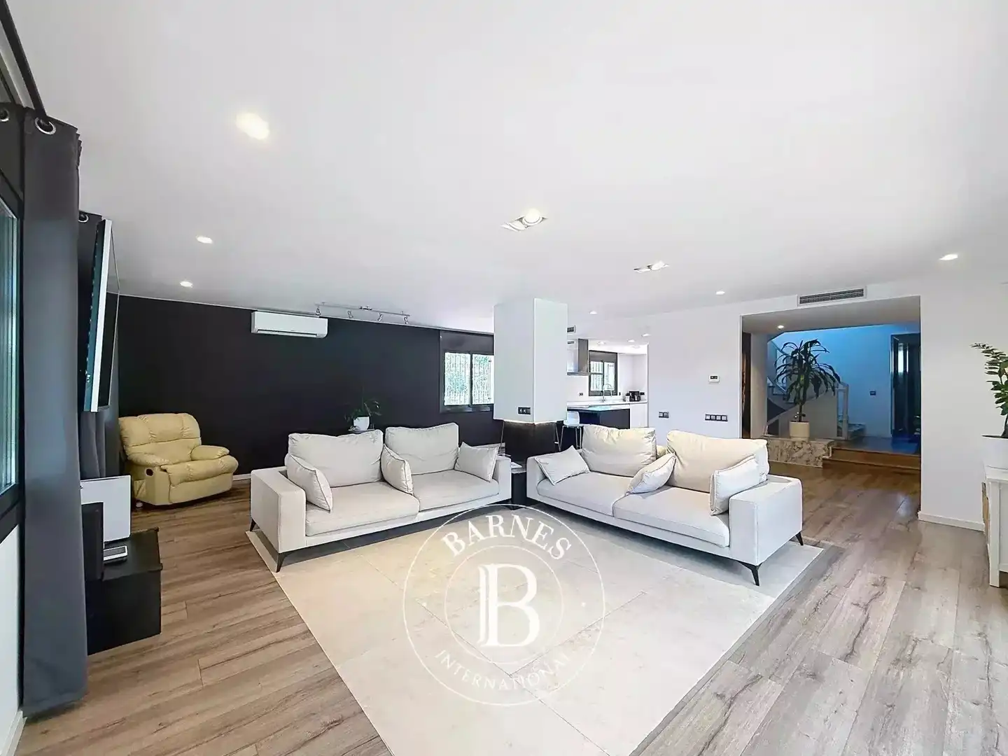 Sala d'estar de Casa o xalet en venda en Cerdanyola del Vallès amb Aire condicionat, Calefacció i Jardí privat