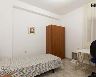 Flat to share in  Granada Capital