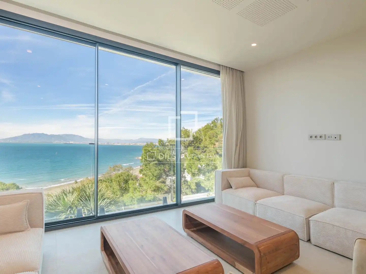 Sala d'estar de Casa o xalet en venda en Málaga amb Aire condicionat, Jardí privat i Traster