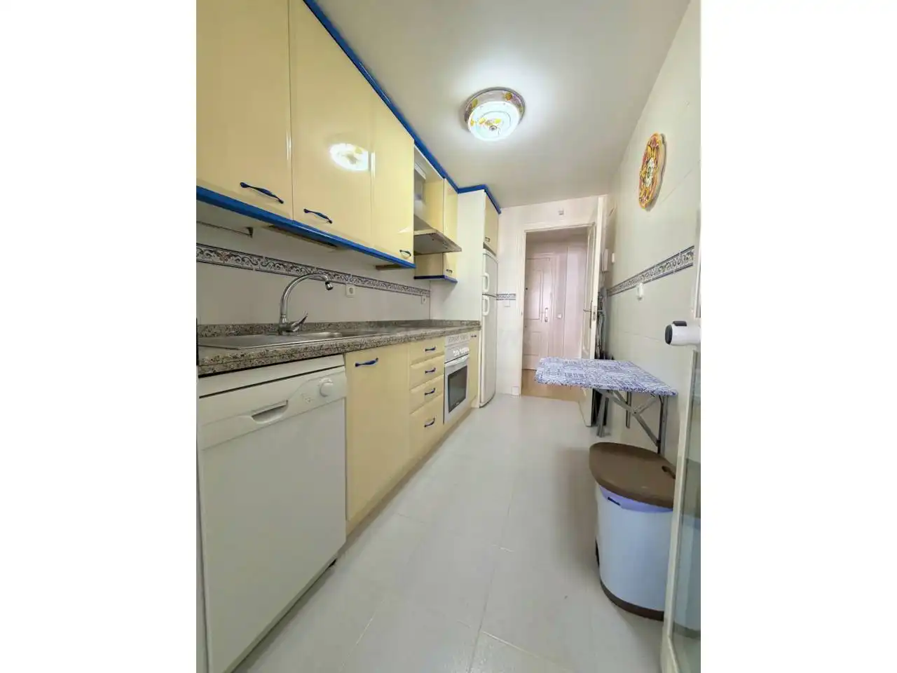 Cocina de Apartamento de alquiler en Manilva con Terraza, Amueblado y Alarma