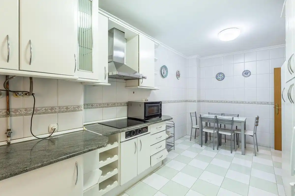 Kitchen of Flat for sale in Granada  with Air Conditioner, Heating and Alarm