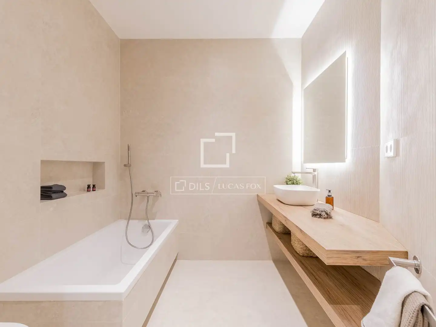 Baño de Piso en venta en Barcelona con Aire acondicionado, Calefacción y Terraza