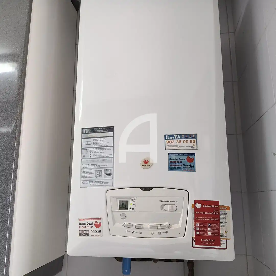 Bathroom of Flat for rent in Madrid  with Air Conditioner, Heating and Terrace
