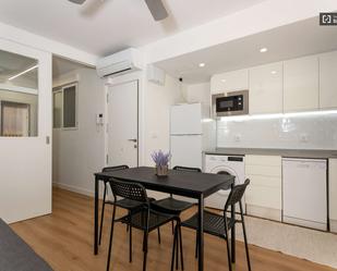 Cuina de Apartament per a compartir en  Valencia Capital amb Aire condicionat i Terrassa