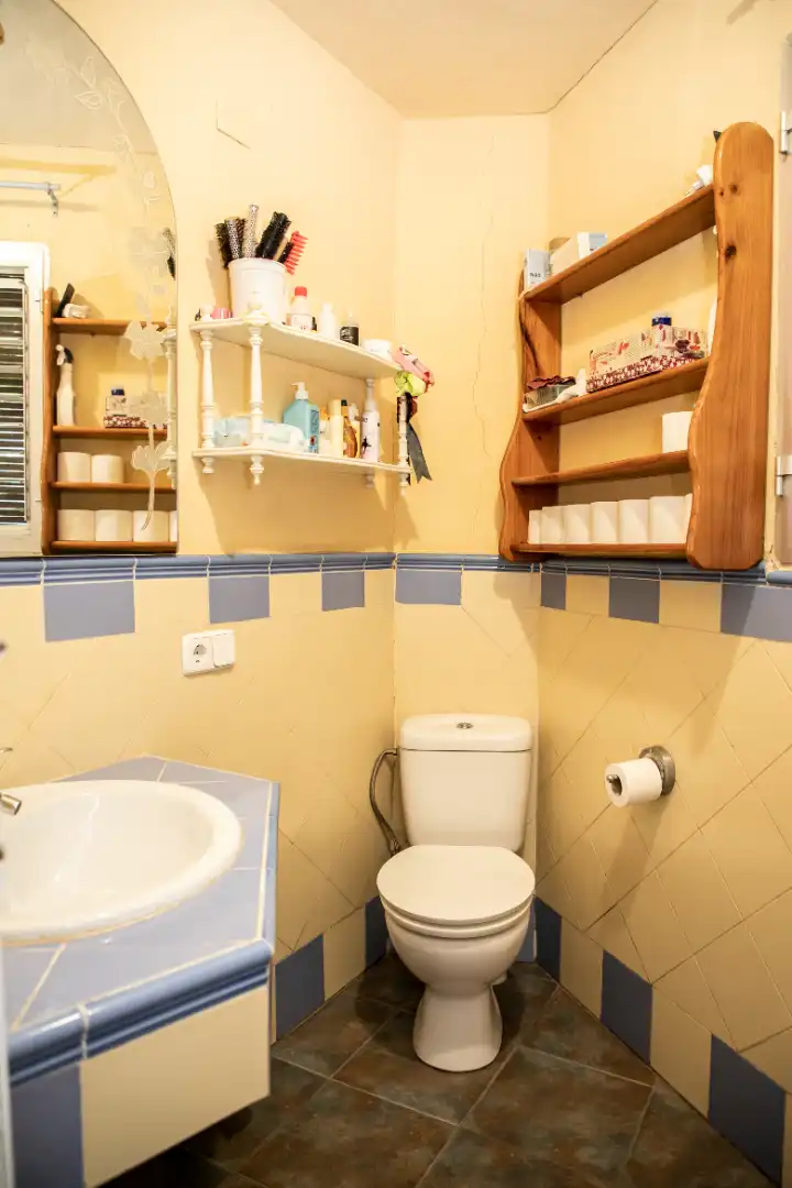 Baño de Casa o chalet en venta en Castilleja de la Cuesta con Aire acondicionado, Calefacción y Jardín privado