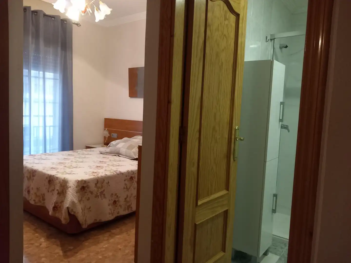 Dormitori de Pis de lloguer en Motril amb Aire condicionat, Moblat i Balcó