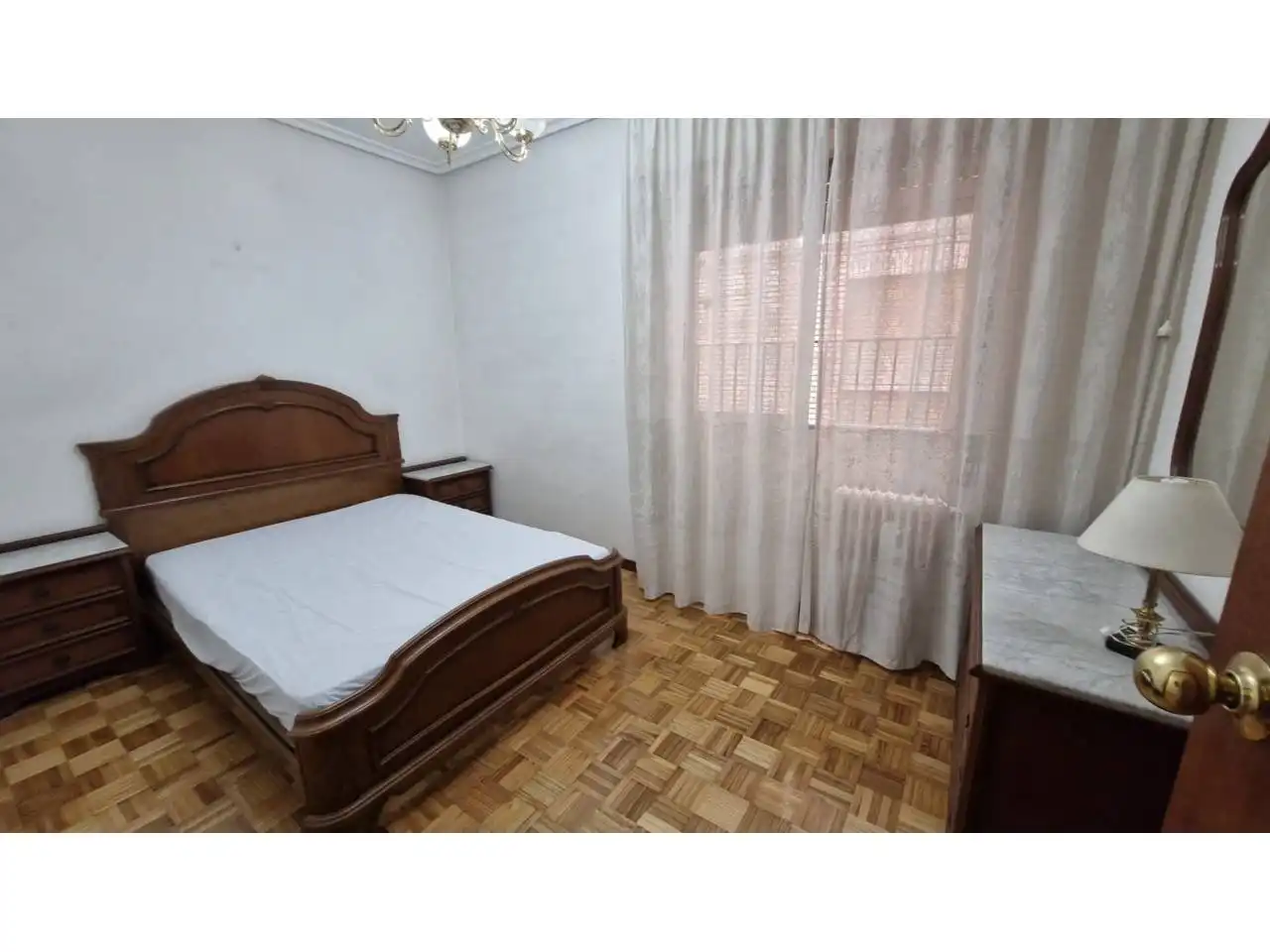 Habitación de Piso en venta en  Logroño con Calefacción, Parquet y Terraza