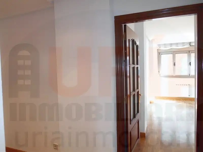 Wohnung zur Miete in Oviedo  mit Heizung, Abstellraum und Ofen