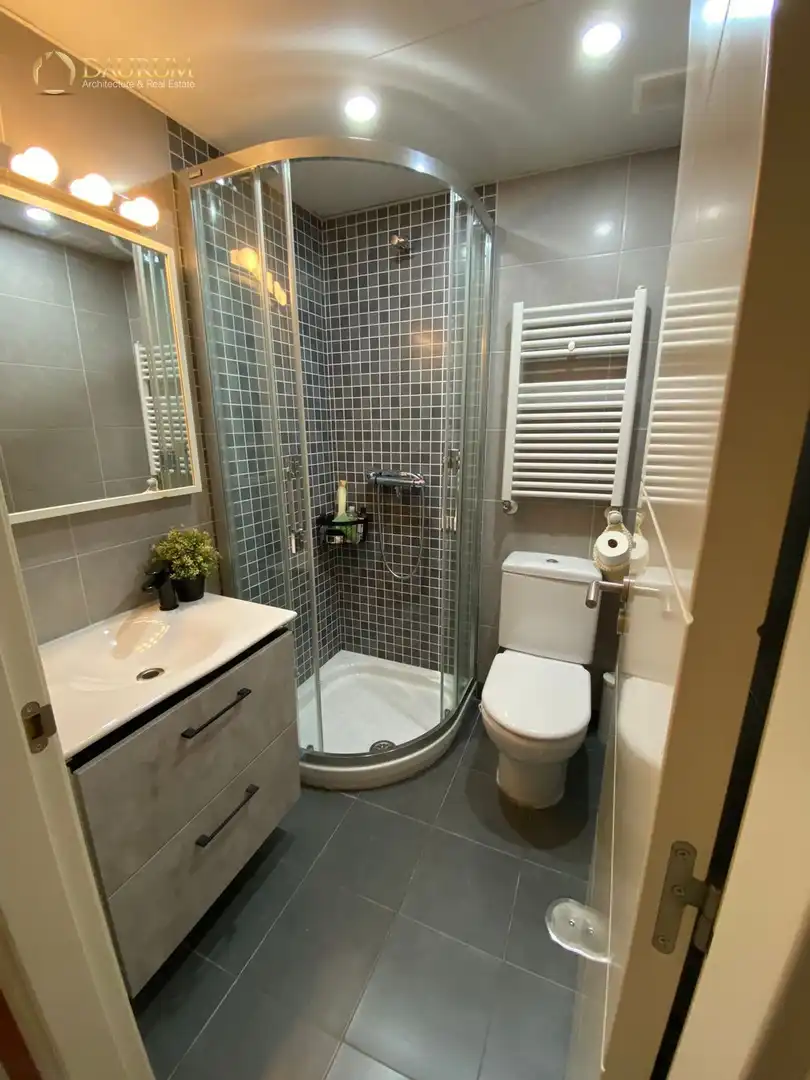 Badezimmer von Wohnung zum Verkauf in Madrid mit Klimaanlage, Heizung und Abstellraum