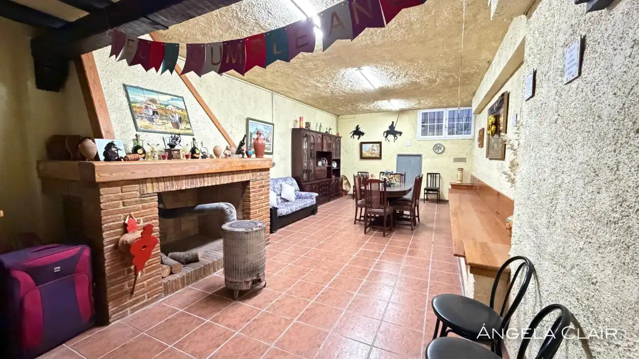 Casa o chalet en venta en Sant Boi de Llobregat con Calefacción, Terraza y Trastero