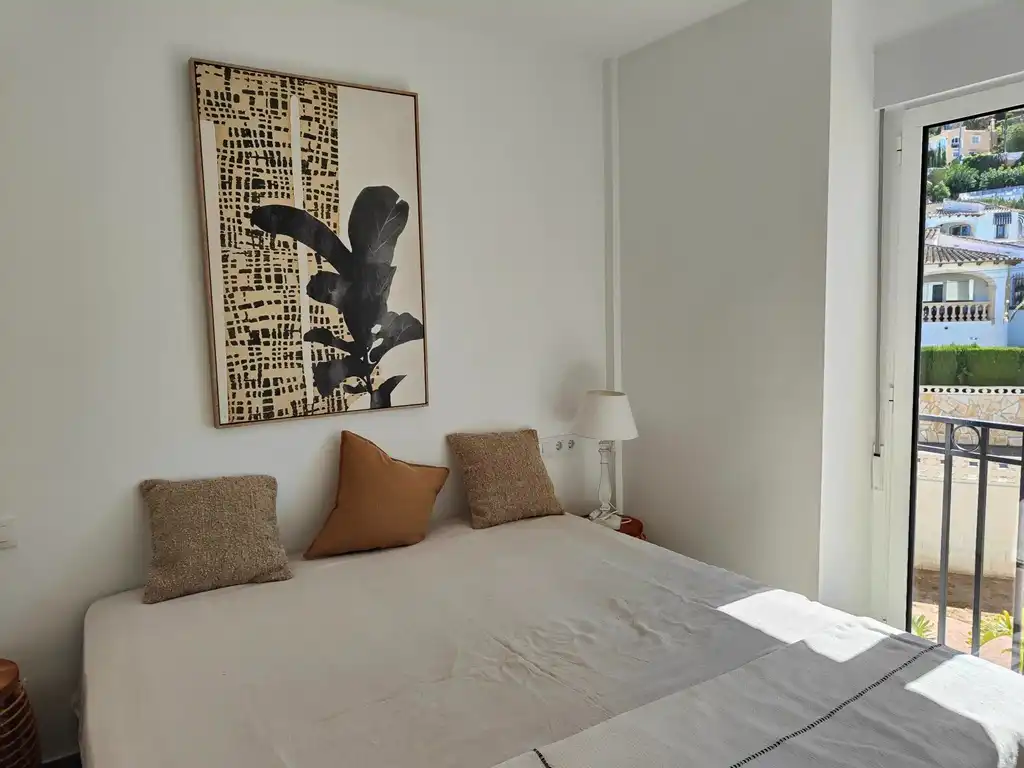 Habitación de Planta baja en venta en Dénia con Aire acondicionado, Calefacción y Jardín privado