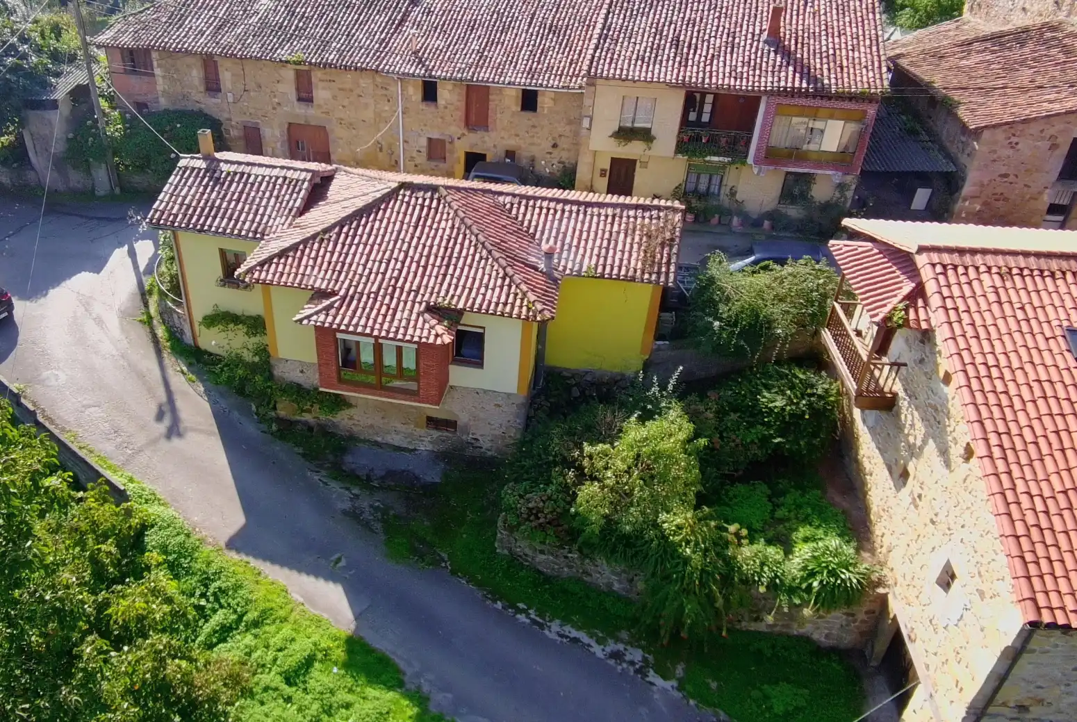 Vista exterior de Casa o xalet en venda en Puente Viesgo amb Calefacció i Jardí privat
