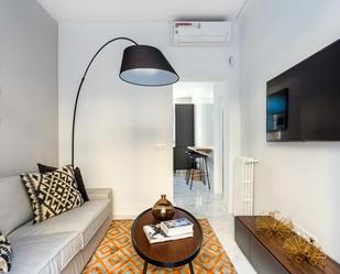 Sala d'estar de Apartament en venda en  Madrid Capital amb Aire condicionat, Calefacció i Moblat