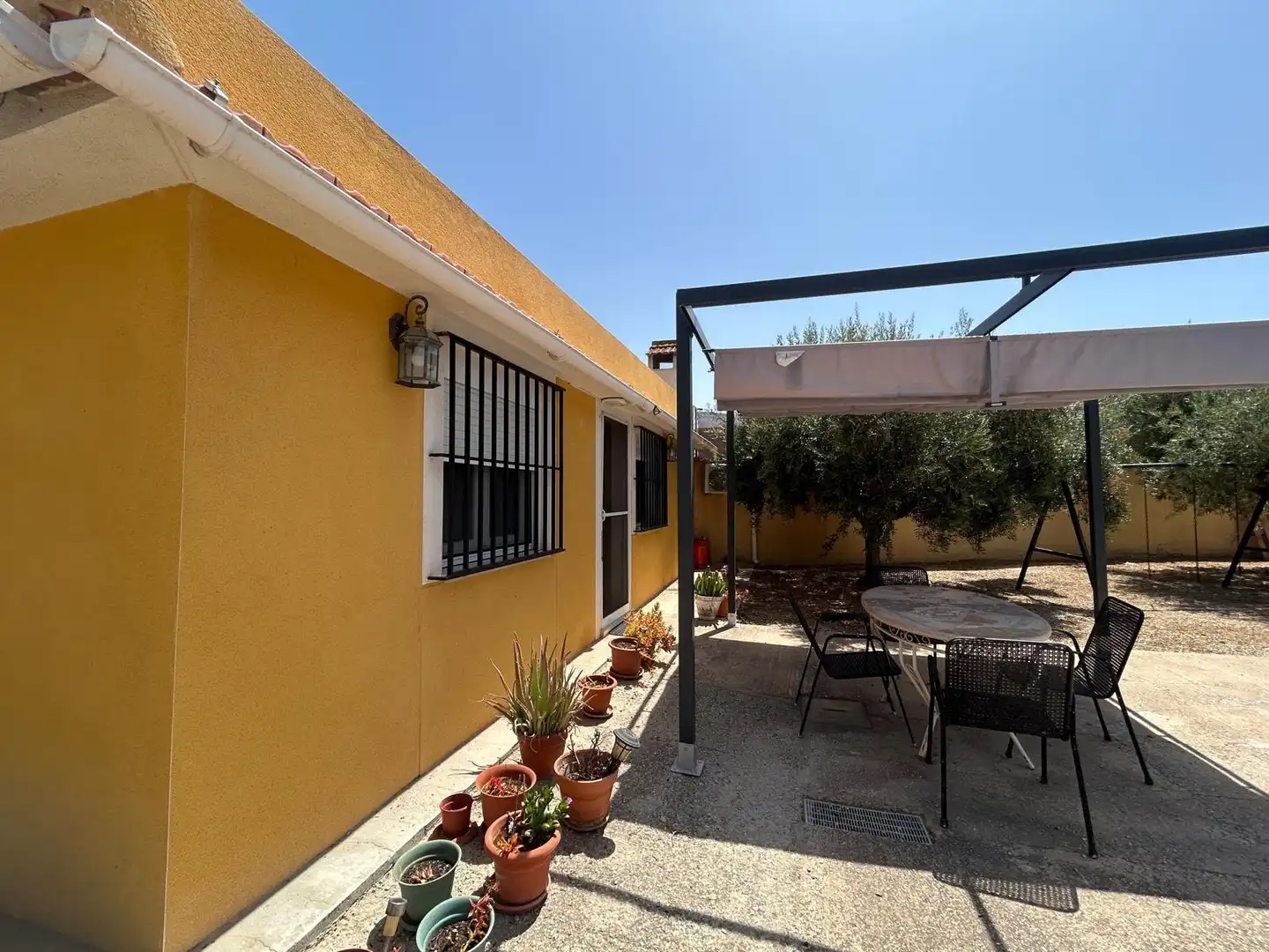 Vista exterior de Casa o xalet en venda en Alicante / Alacant amb Aire condicionat, Calefacció i Jardí privat