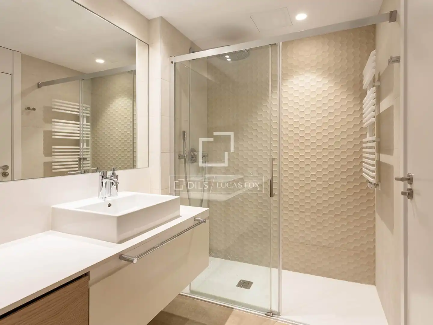 Bathroom of Flat for rent in Barcelona  with Air Conditioner, Heating and Parquet flooring