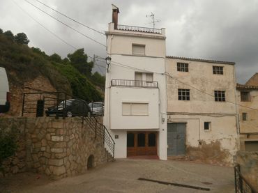 Casa a schiera con balcone in vendita a Carrer Calvari 32