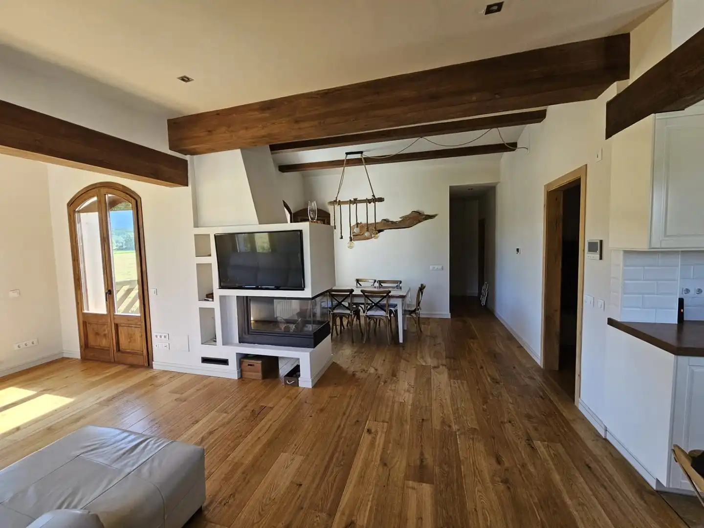Sala d'estar de Finca rústica en venda en La Vall d'en Bas amb Calefacció, Terrassa i Piscina