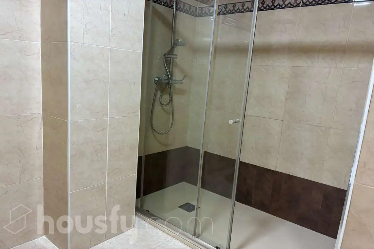 Bathroom of Flat for rent in Valencia  with Air Conditioner, Storage room and Balcony
